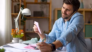 Telefonieren beim Autofahren: Warum das selbst f&uuml;r Profis riskant ist