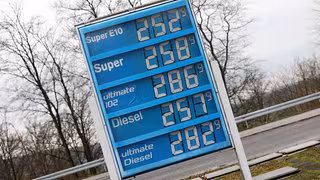 Die Spritpreise schie&szlig;en in Deutschland hoch - aber kassiert der Staat wirklich mit?