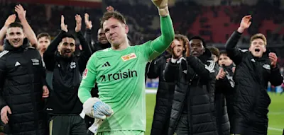 &bdquo;Schei&szlig; auf die Hand&ldquo;, sagt der Union-Torwart mit Tr&auml;nen in den Augen