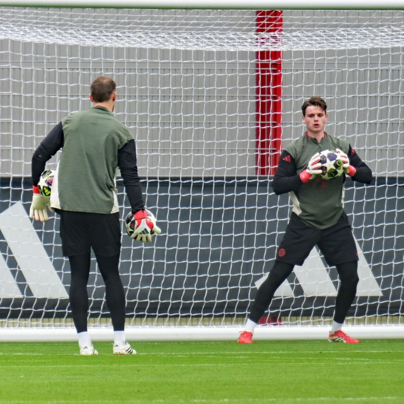 Kompany verr&auml;t L&ouml;sung f&uuml;r Bayerns Torwartproblem