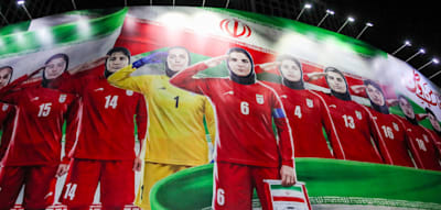 Zeremonie in Teheran &ndash; die bizarre Huldigung der iranischen Fu&szlig;ballerinnen