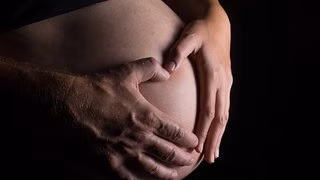 40 Minuten bis zum Krei&szlig;saal: Immer mehr Geburtskliniken schlie&szlig;en