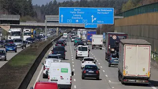 Staus und volle Z&uuml;ge am langen Osterwochenende