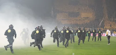 Zweitligaspiel in Dresden f&uuml;r 20 Minuten unterbrochen &ndash; Jagdszenen auf dem Platz