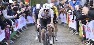 Rad-Star &uuml;berf&auml;hrt im Rennen rotes Warnlicht &ndash; jetzt droht der F&uuml;hrerschein-Entzug