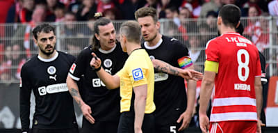 Zwei Tore und zwei Platzverweise &ndash; St. Pauli punktet bei Union Berlin