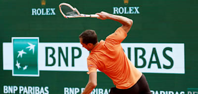 0:6, 0:6! Mit 6 Versuchen zertr&uuml;mmert der russische Tennis-Star seinen Schl&auml;ger