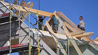 Lieferstopps und hohe Preise verunsichern die Baubranche