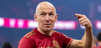 &Auml;rger beim Jugendfu&szlig;ball &ndash; Arjen Robben schubst TV-Moderator