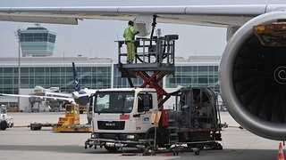Luftfahrtexperte zu Kerosin: Besser im Sommer nicht nach Asien fliegen