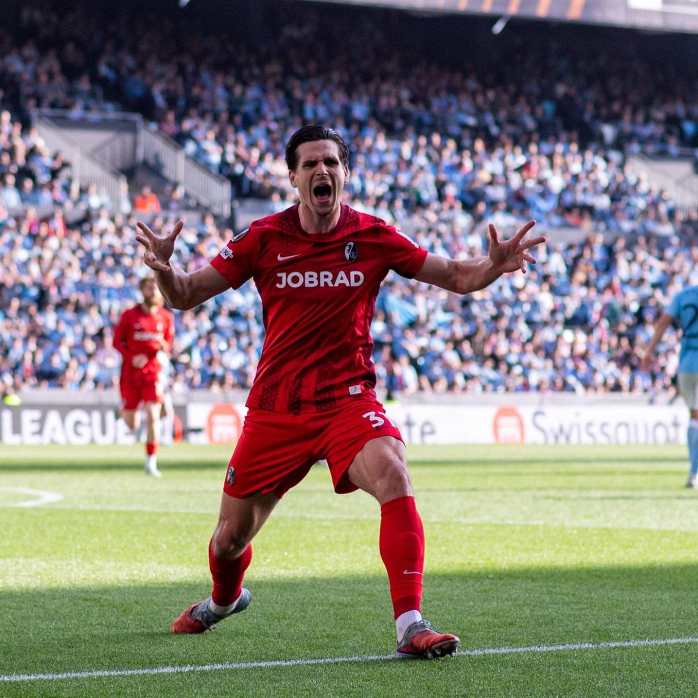 Freiburger erzielt Volley-Traumtor bei Halbfinaleinzug