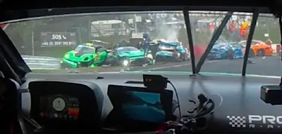 66-J&auml;hriger stirbt bei Massencrash mit sieben Autos auf dem N&uuml;rburgring