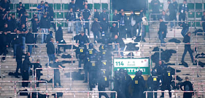 Vier Tore, dreimal Rot und ein sp&auml;ter Polizeieinsatz im HSV-Block