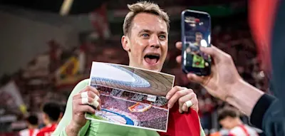 Neuer feiert mit einem Foto und &auml;u&szlig;ert sich erstmals deutlich zu seiner Zukunft