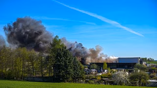 Brand im Gewerbegebiet Reichenbach: 13 Feuerwehren im Einsatz