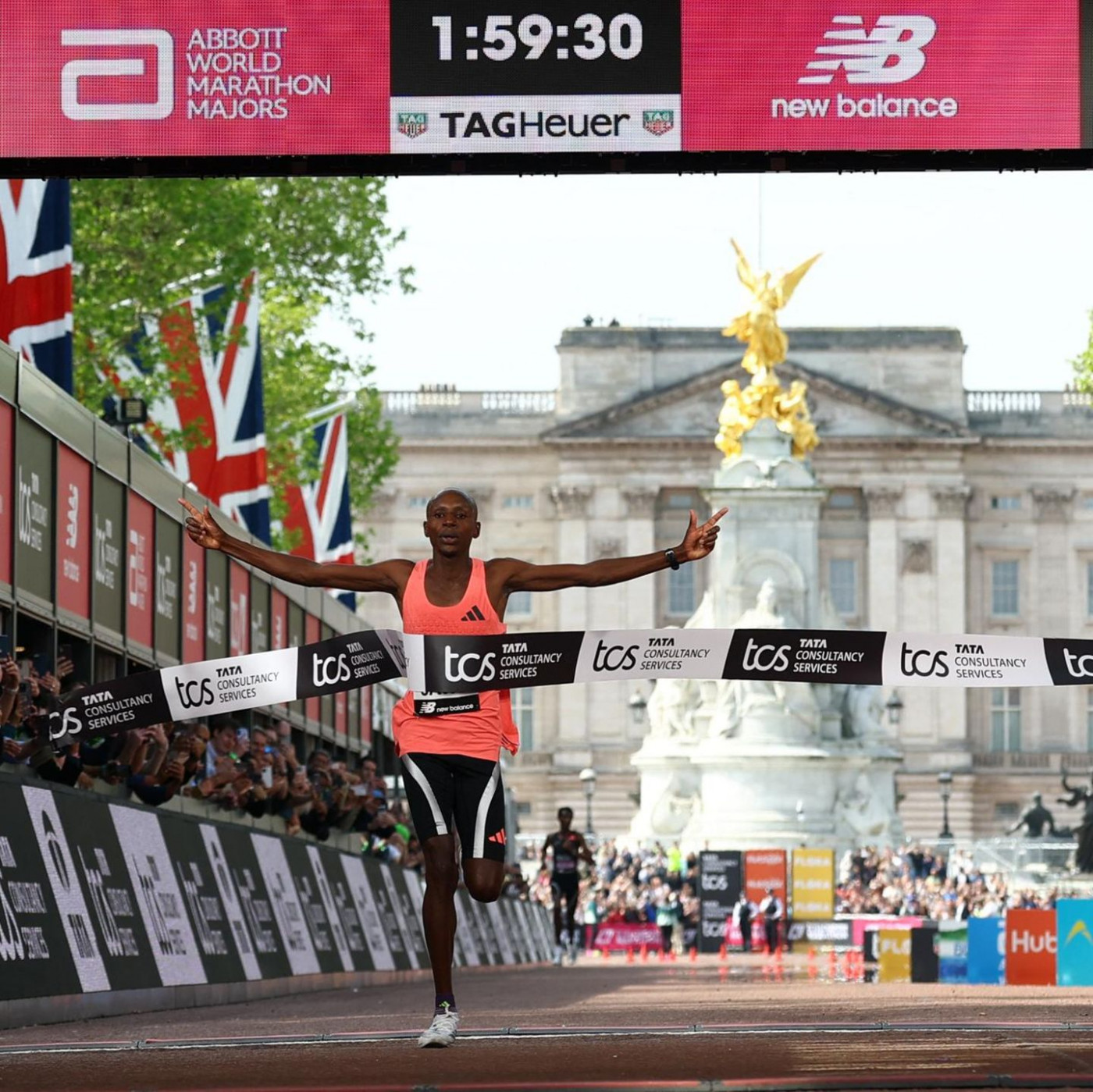 Kenianer l&auml;uft Marathon-Weltrekord in unter zwei Stunden