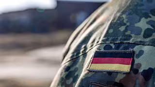 Zahl der Kriegsdienstverweigerer steigt deutlich