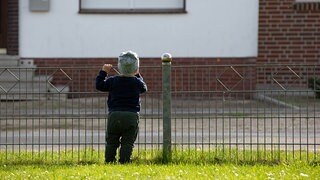 Wachsende Unsicherheit l&auml;sst Menschen weniger Kinder bekommen