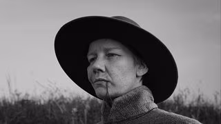 Im Historiendrama "Rose" tritt Sandra H&uuml;ller als Mann auf