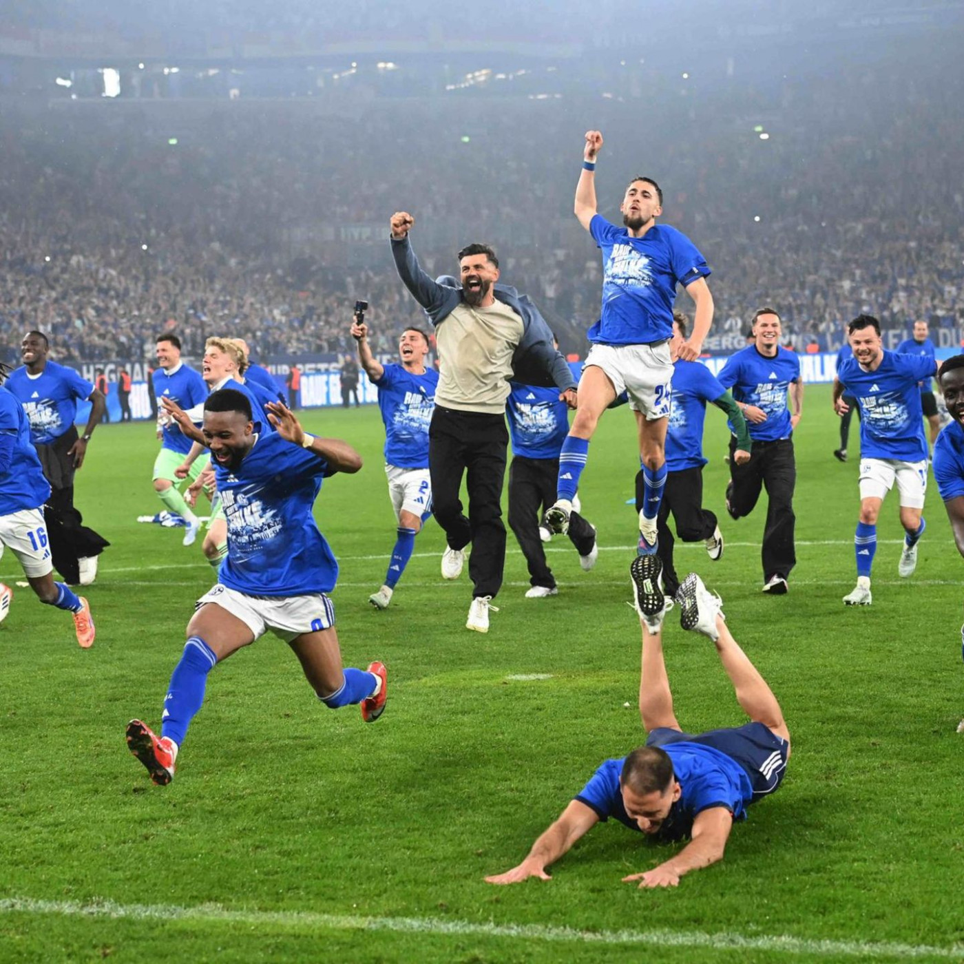 K&ouml;nigsblaue Jubelspr&uuml;nge
