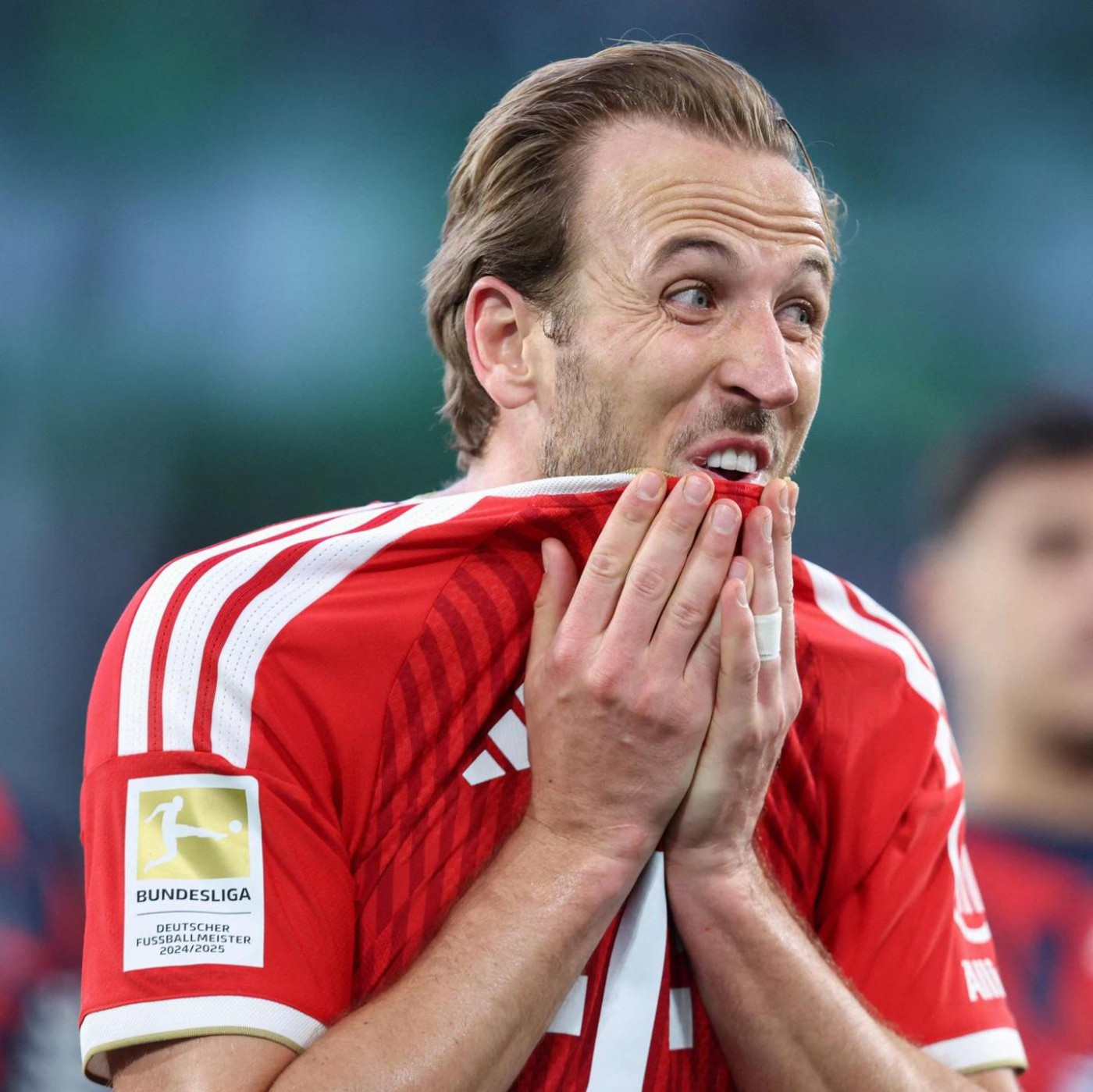 Wolfsburg-Spieler zerst&ouml;rt Elfmeterpunkt &ndash; Harry Kane verschie&szlig;t