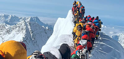 Am Jahrestag der Katastrophe meldet Nepal Rekordzahl an Kletterern f&uuml;r beginnende Saison