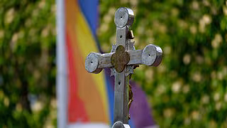 Streit um Segnungen homosexueller Paare spaltet katholische Kirche