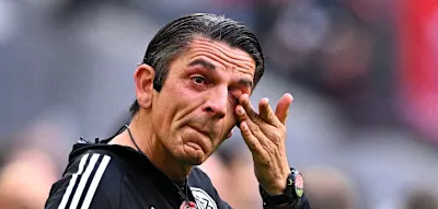 Schiedsrichter-Legende weint vor und nach seinem letzten Bundesliga-Spiel