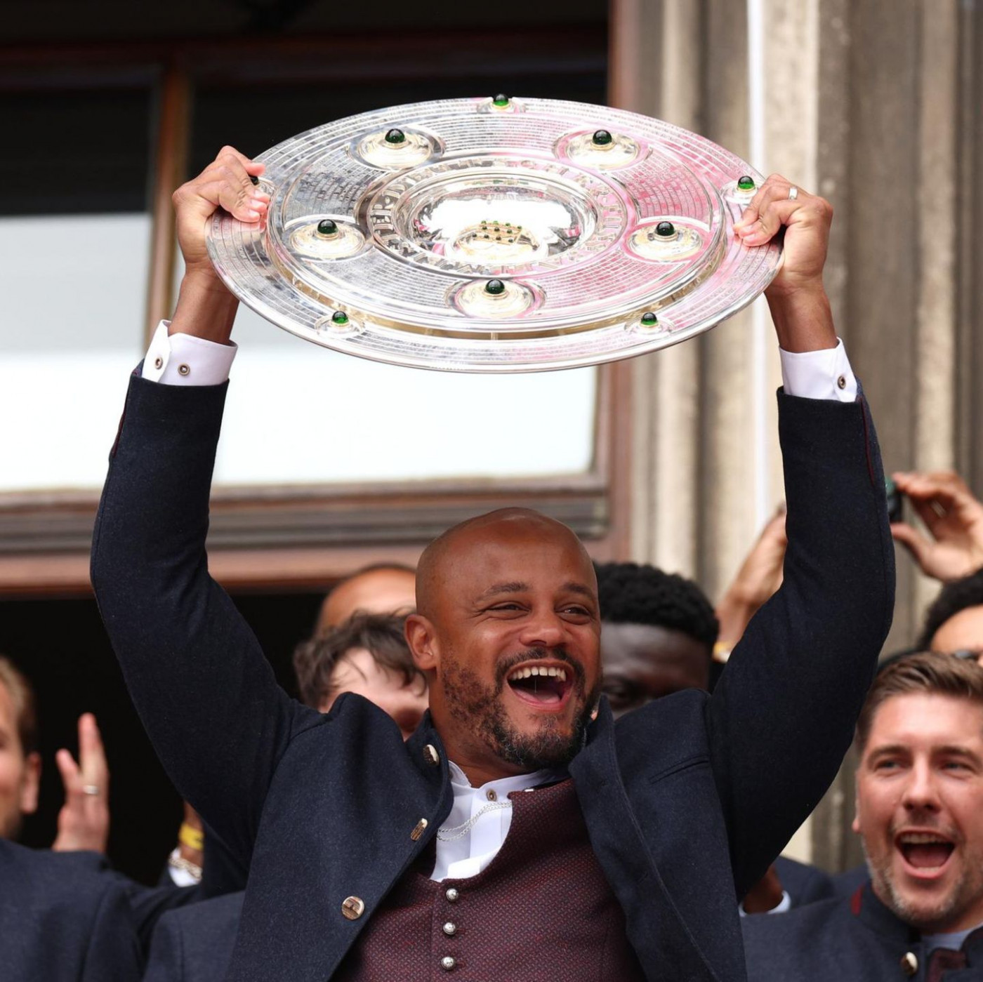 &bdquo;Lag in der K&uuml;che oder so&ldquo;: Bayern-Trainer Vincent Kompany vergisst Meisterschale