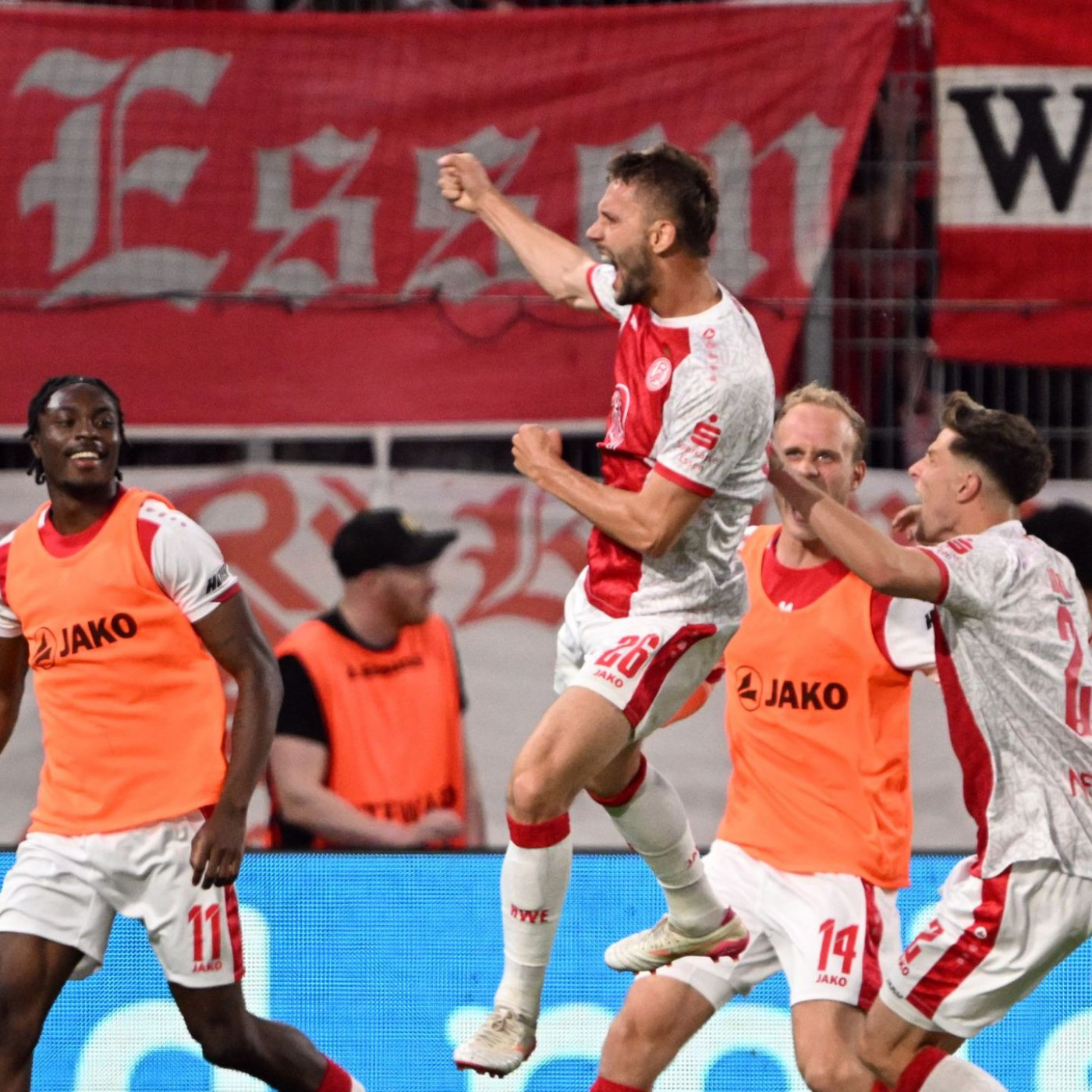 Essen schl&auml;gt F&uuml;rth im Relegations-Hinspiel um 2. Bundesliga